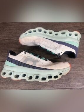 On Running Cloudmonster Womens running shoes